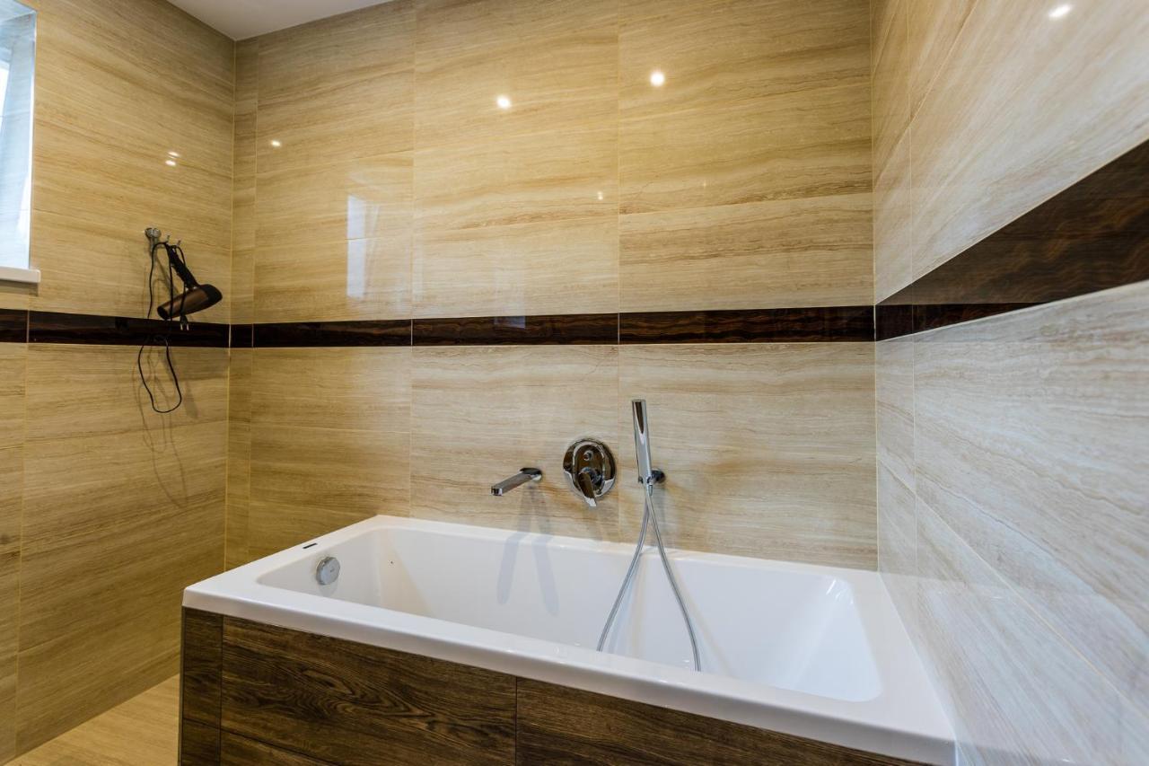 Hotel Palatin Árvaváralja Kültér fotó