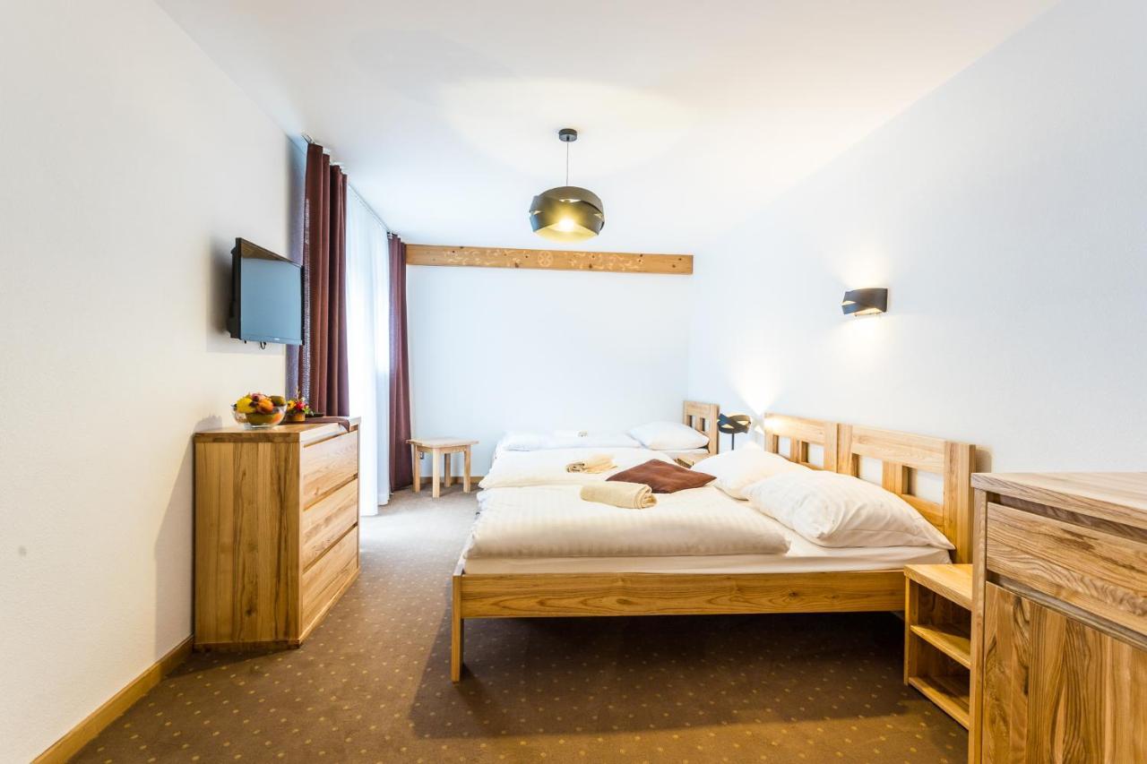 Hotel Palatin Árvaváralja Kültér fotó